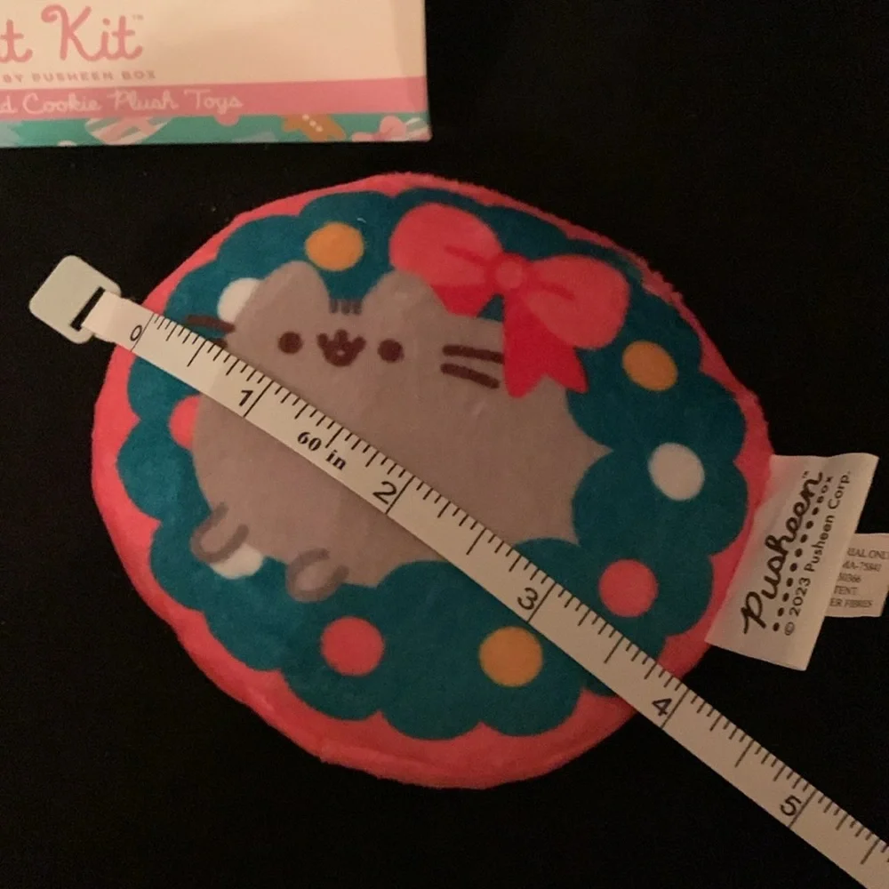 Pusheen Christmas wreath cat toy crinkle NWT